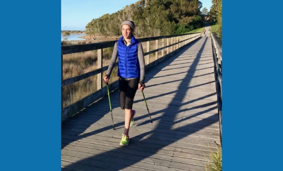 Maya 13 years old: Nordic Walking improving posture and counteracting ‘text-neck’